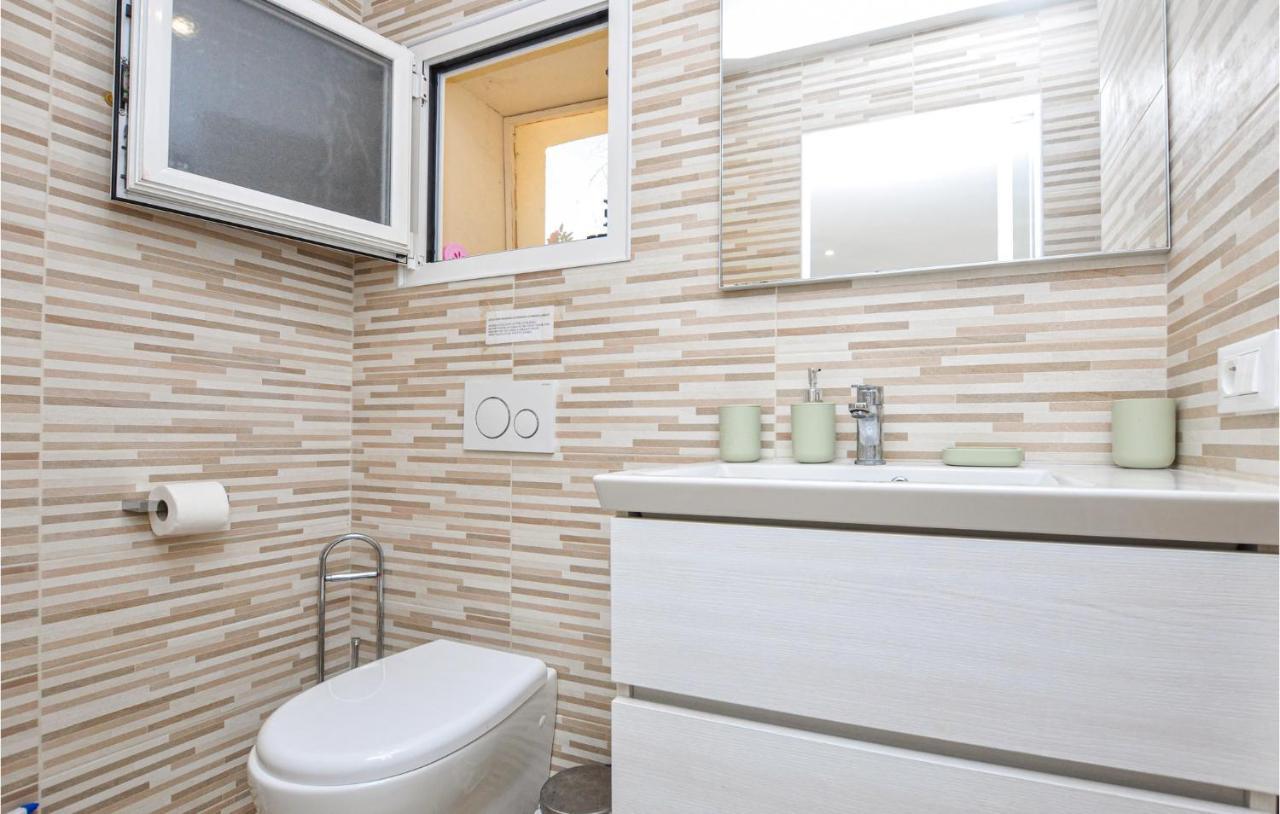 1 Bedroom Lovely Home In Μεντόν Εξωτερικό φωτογραφία